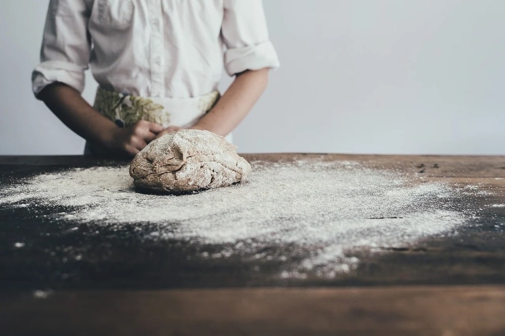 Cuisiner un pain fait main avec peu d&rsquo;équipement