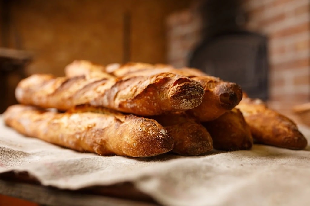 Cuisiner un pain fait main avec peu d'équipement
